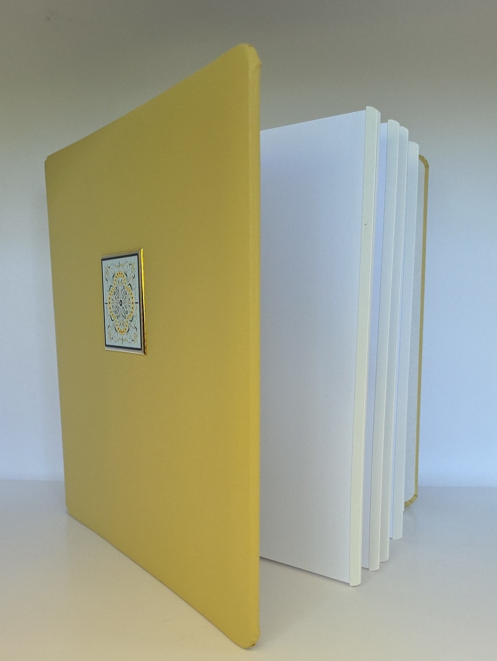 NWOT Creative Memories Mustard Yellow Fabric Cover 15 Pages 12.5" X 12.5"